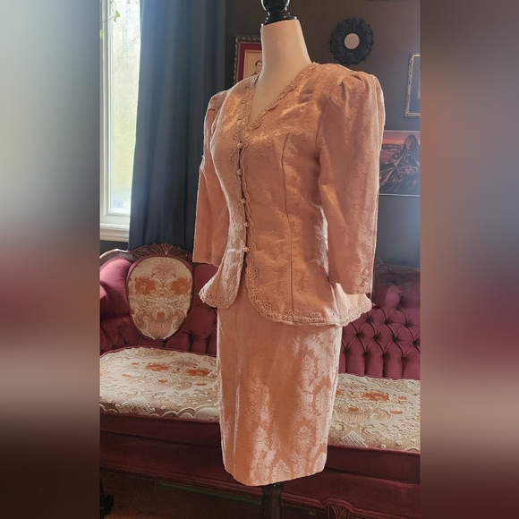 1980s two piece skirt suit - Picture 2 of 6